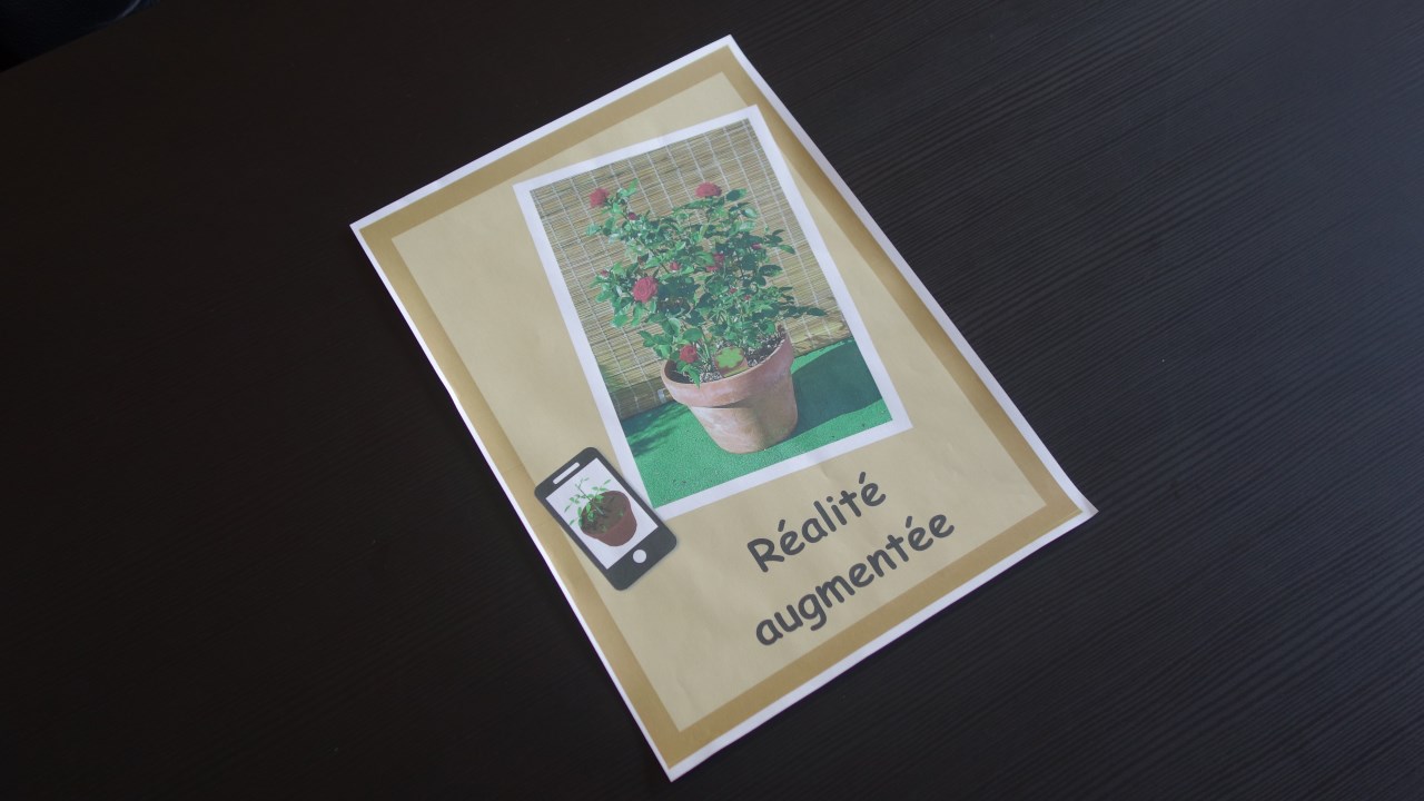 Autre exemple de feuille avec un marqueur invisible qui affichera une plante lorsque l’application est lancée
